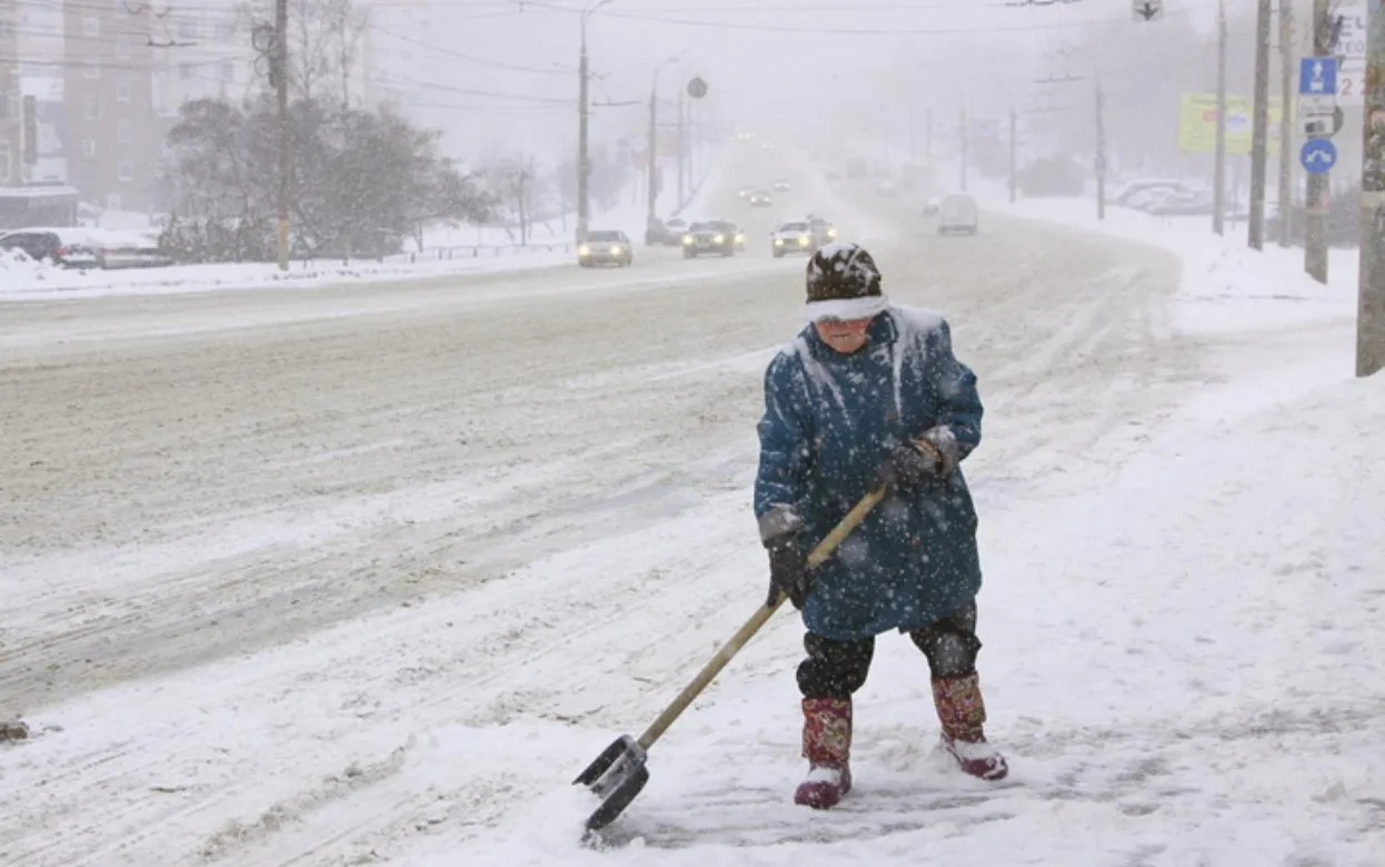 Глава Удмуртии призвал жителей отказаться от поездок в период снегопадов