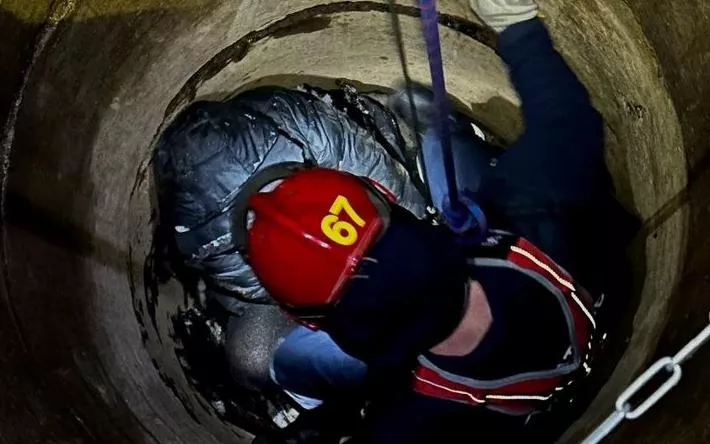 Жительница Ижевска могла упасть в колодец из-за сдвинутой бетонной плиты