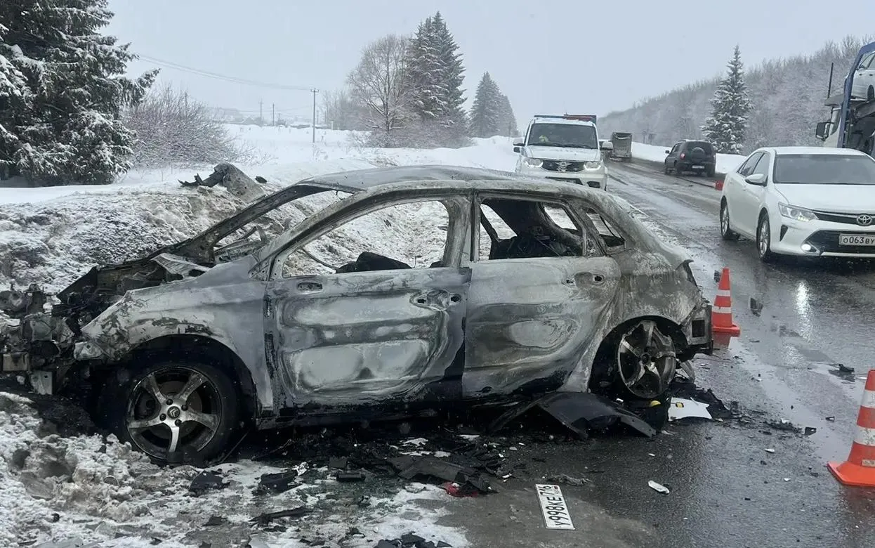 Пассажир загоревшегося после ДТП «Ситроена» погиб под Ижевском