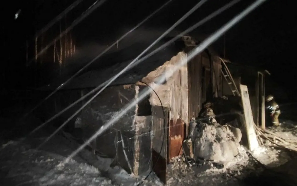 Здание на площади 250 кв. м загорелось в Удмуртии