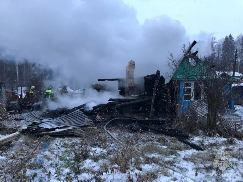 Два дома сгорели в селе под Ижевском