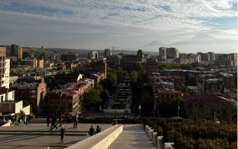 Такой вид открывается с Каскада