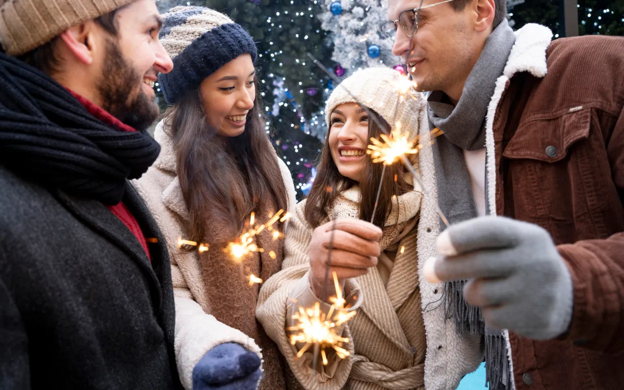 Как необычно встретить Новый год: советы для пар, шумных компаний и одиночек