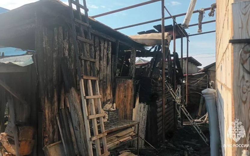 В Можге пожарные спасли два жилых дома от огня