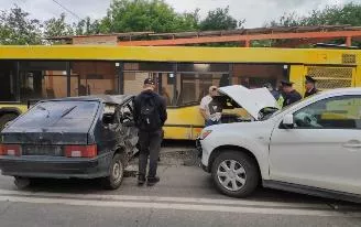 Водитель ВАЗа погиб в ДТП с автобусом на ул. Труда в Ижевске