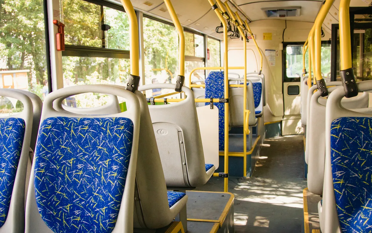 Зажатая дверьми автобуса пенсионерка отсудила 400 тыс. руб. в Ижевске