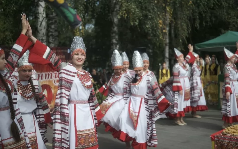 Ведь танцы объединяют всех