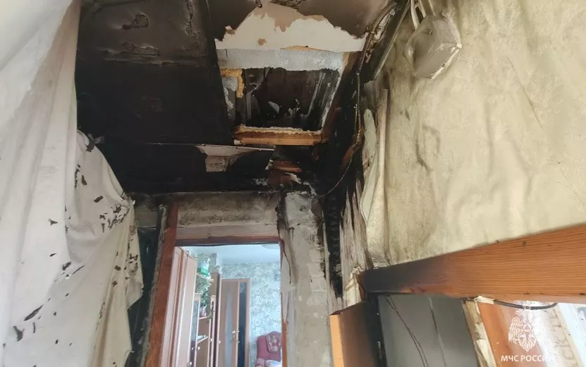 Лежачую пенсионерку спасли из горящего дома в Можге