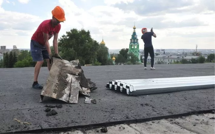 Фотофакт: начался ремонт кровли ледового дворца «Ижсталь»