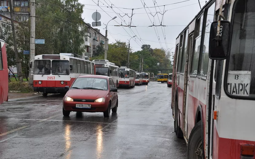 Троллейбусы не идут по ул. 40 лет Победы в Ижевске из-за ливня