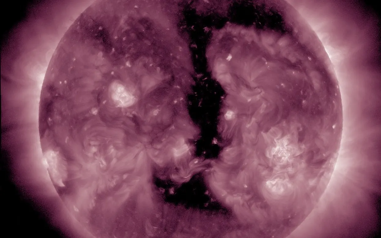 Прогноз магнитных бурь на неделю с 15 по 21 декабря 2025 года: ожидается ли затишье после появления корональной дыры