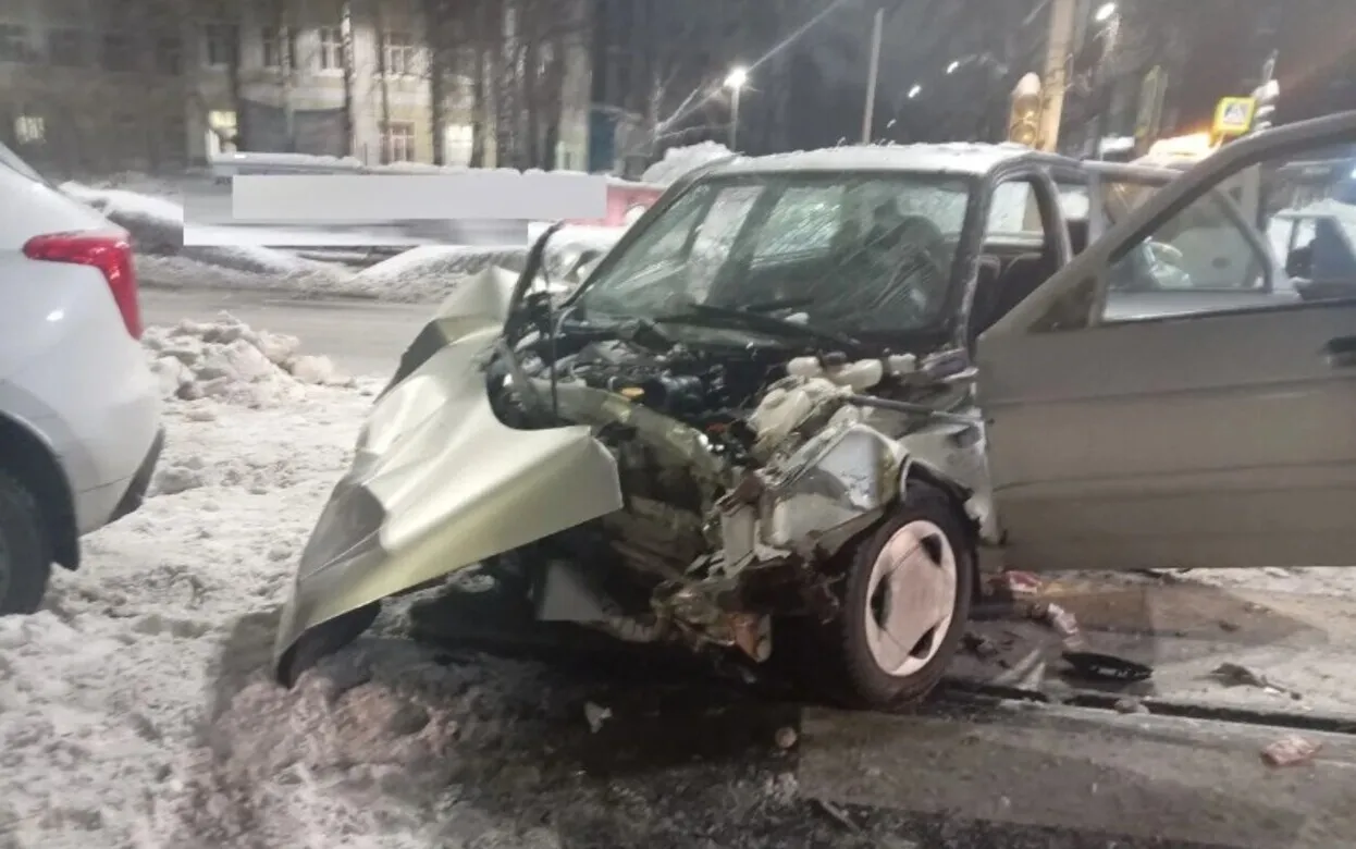 Пьяный водитель спровоцировал серьезное ДТП на улице Карла Маркса в Ижевске