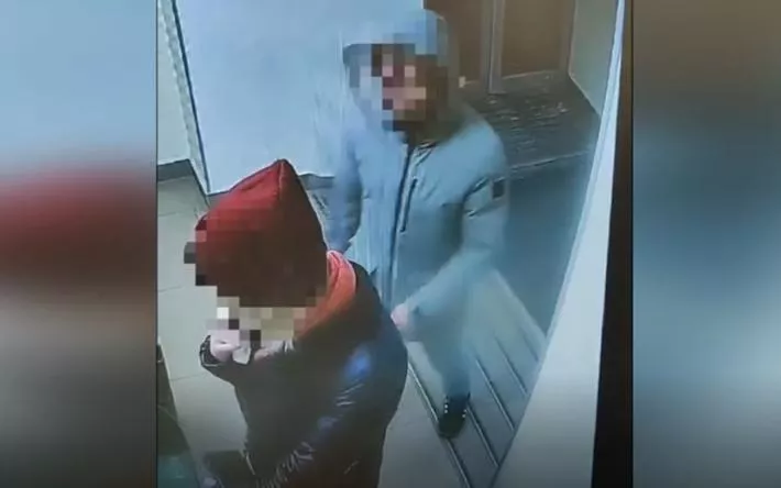 22-летний житель Ижевска пригрозил посетительнице банка ножом и похитил у нее деньги