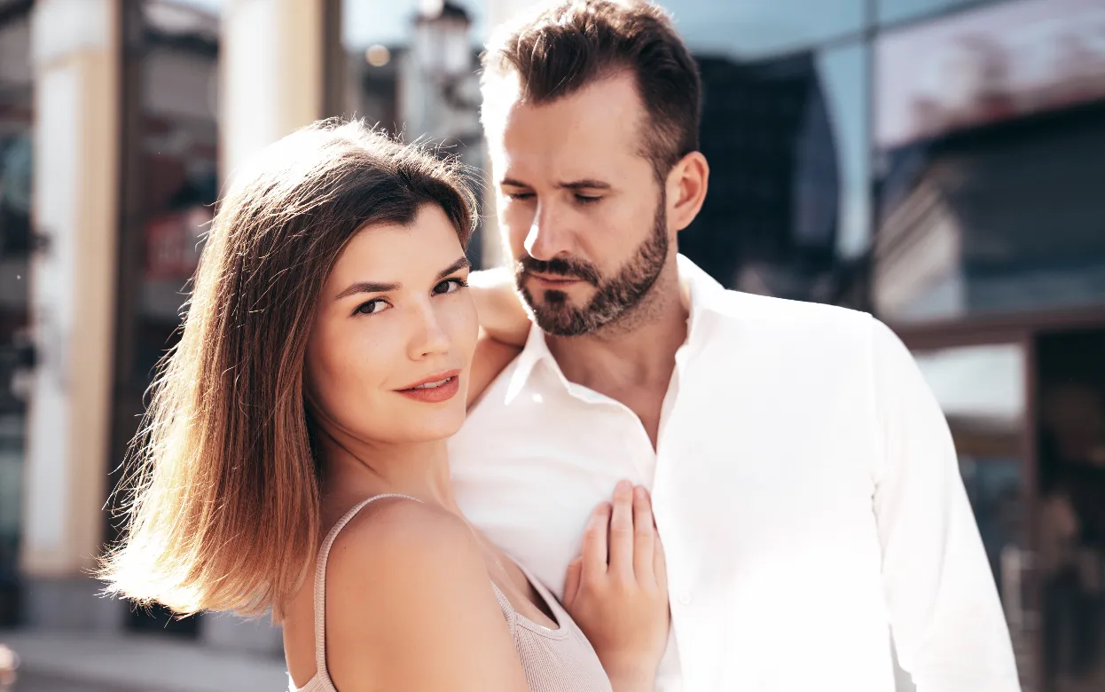 Муж заглядывается на молодых девушек: что делать?