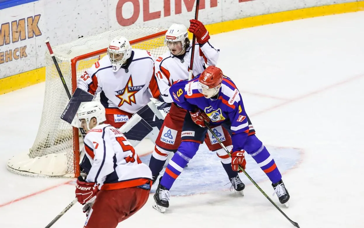 Хоккейная «Ижсталь» победила в Воскресенске