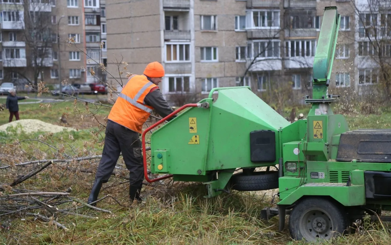 Площадку под Сквер памяти жертв трагедии в 88-й школе начали расчищать в Ижевске