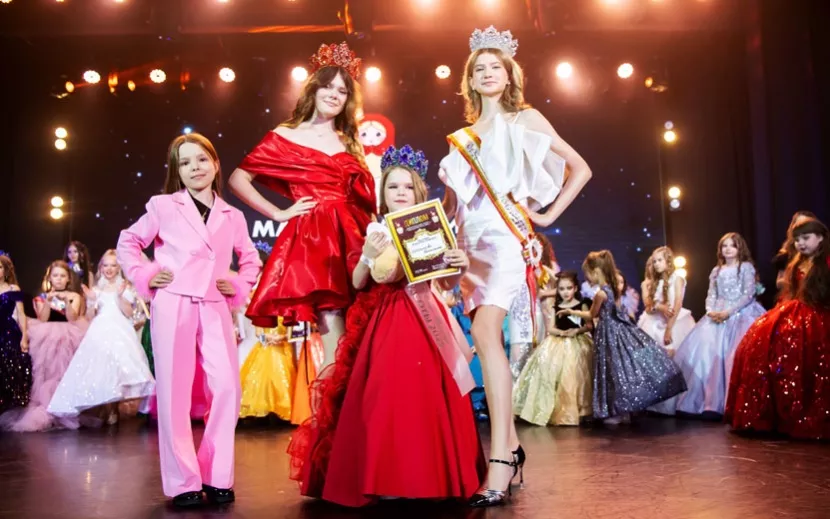 Николина Трубникова, Гран-при Королева подиума; Лучший национальный костюм