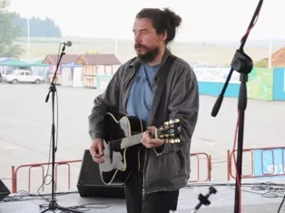 «Свежий воздух Fest» в Ижевске: «Калинов мост» ускорил побудку спортсменам