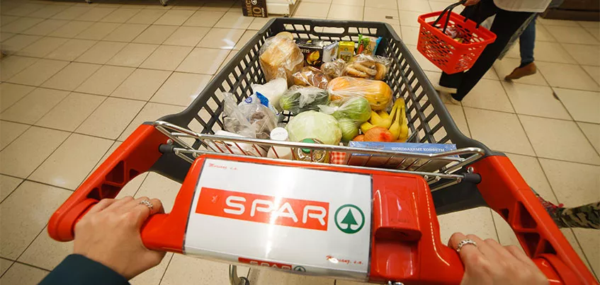 Почему закрыли спар. Тележка Спар. Тележка продуктовая Spar. Спар Ижевск. Тележка на складе Спар.