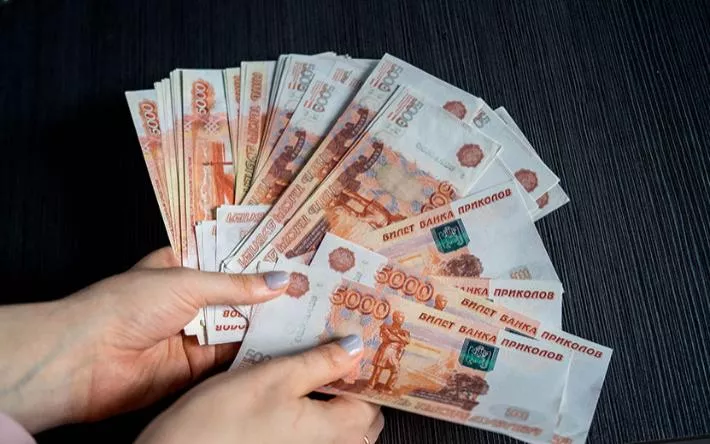 57% россиян регулярно откладывают деньги впрок