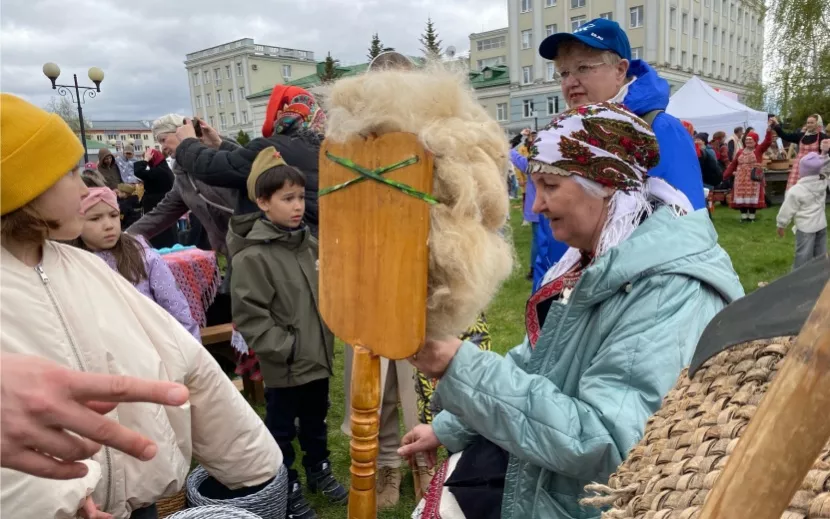Желающие могли попробовать себя в мастер-классе по ткачеству