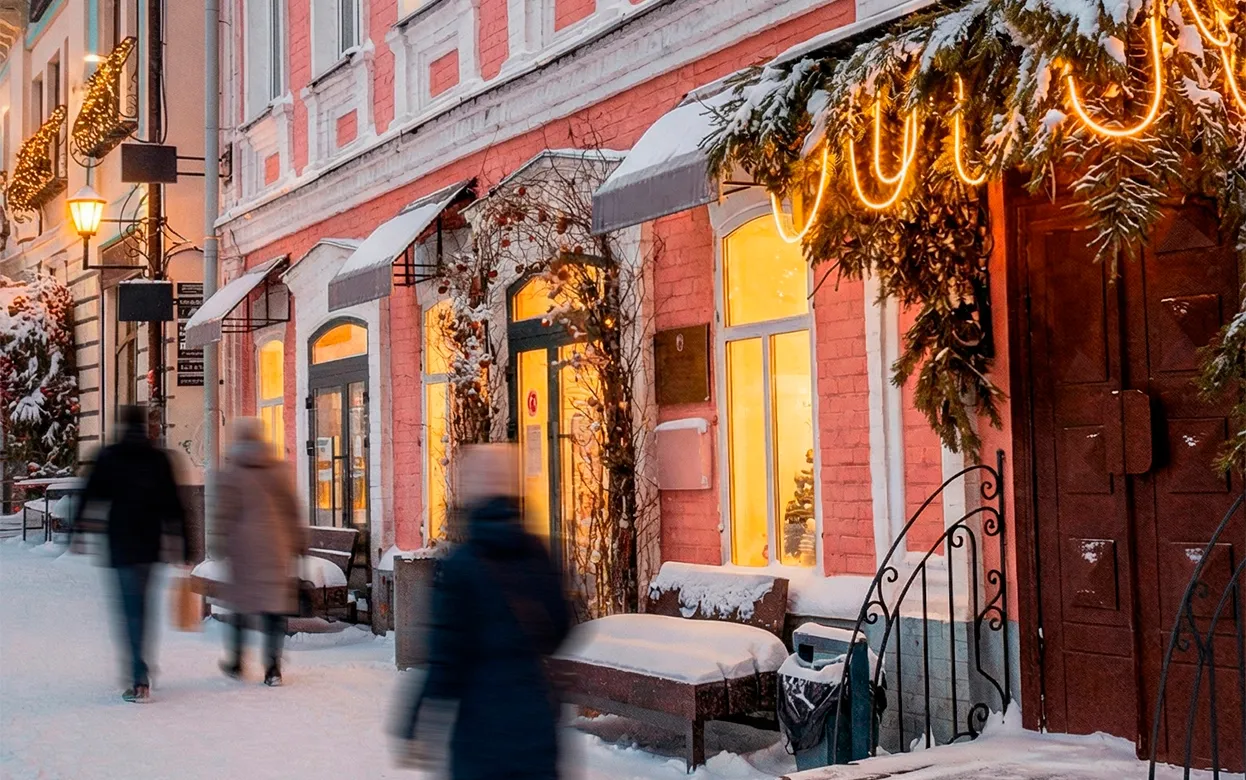 Ижевский вайб: огни, елки и волшебство на улицах зимнего Ижевска