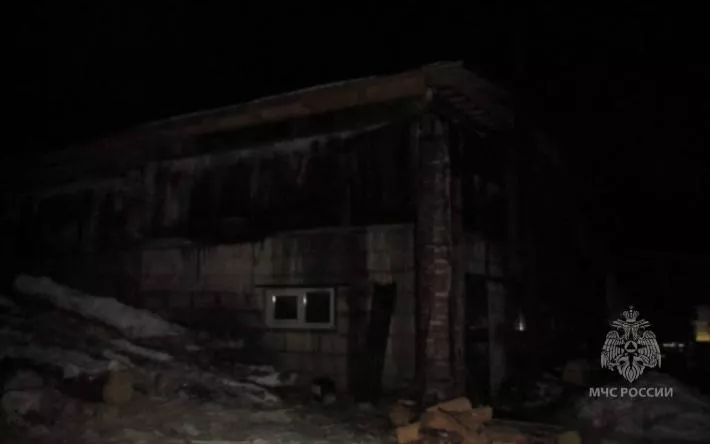 Четверых работников пилорамы спасли из пожара в Удмуртии