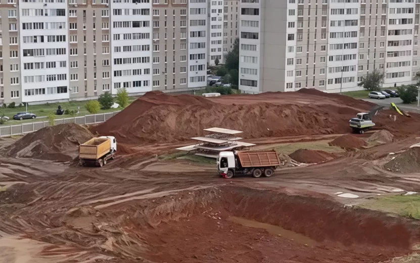 Сваи начали забивать на стройплощадке для новой школы на ул. Берша в Ижевске