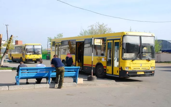 Дополнительные автобусы пустят на кладбища Ижевска в Родительскую субботу