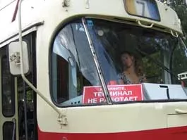 Если терминал неисправен, ижевчанам предлагают пересеcть на другой транспорт. Вот только этот «другой» с рабочим терминалом еще найти нужно