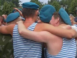 Десантники Ижевска попытались перекрыть улицу