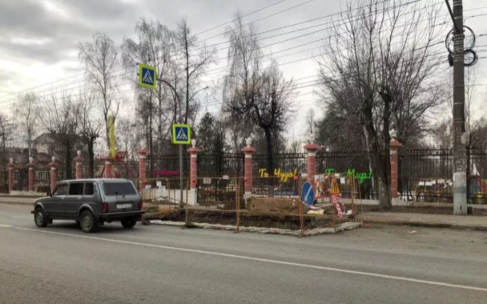Отремонтированную в 2021 году улицу Горького вновь раскопали в Ижевске