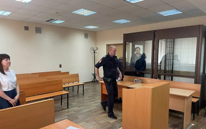 Обвиняемого во взятке сотрудника строительной фирмы отправили под домашний арест в Ижевске