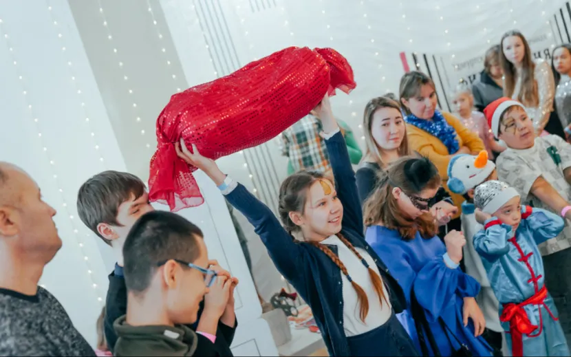 Главная цель акции – устроить детям запоминающийся новогодний утренник и, конечно, раздать подарки. фото: архив редакции.