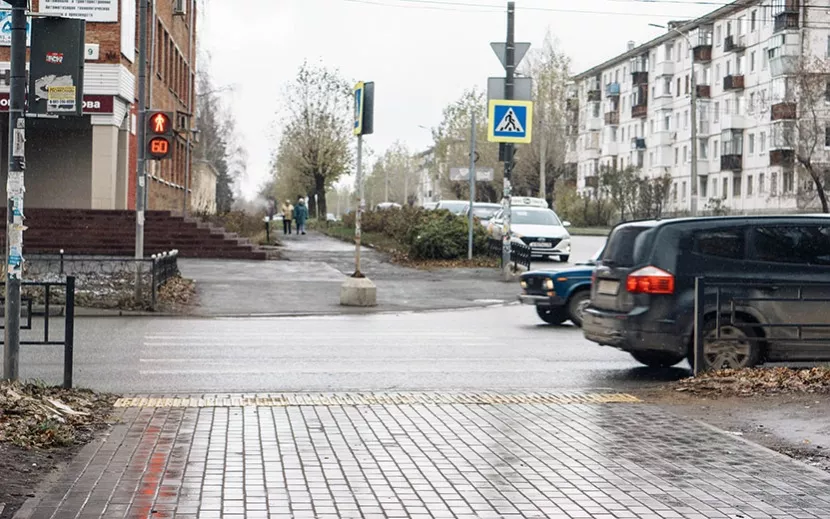 От пешеходной дорожки идут «ответвления» к пешеходным переходам