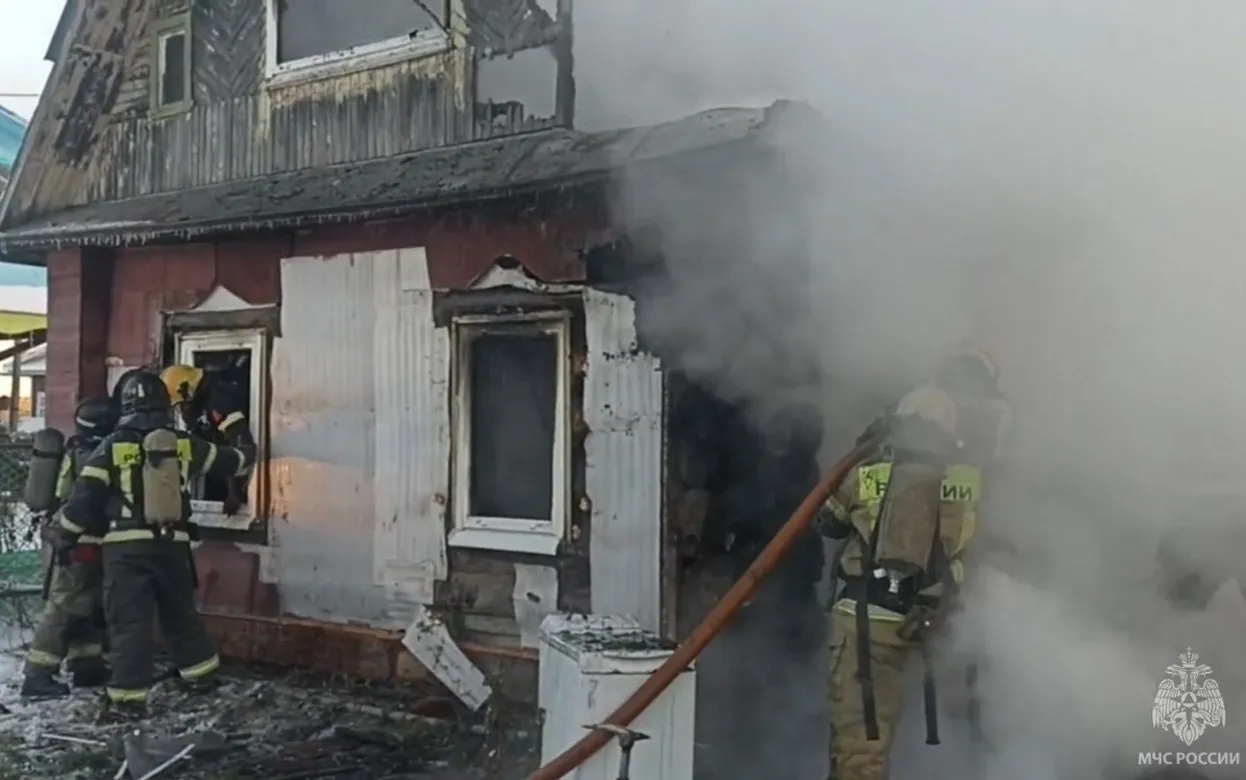 4 пожара за сутки произошло в садовых домах под Ижевском