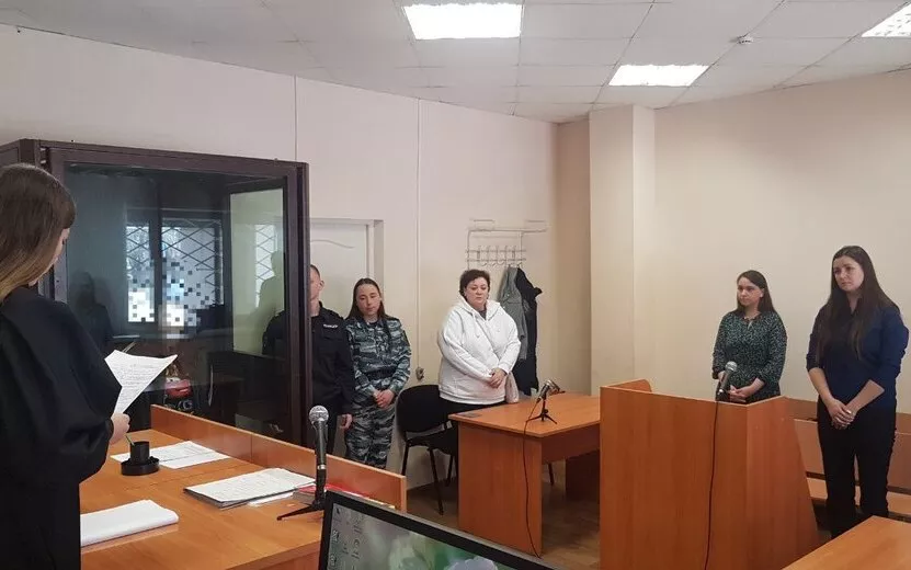 Суд в Ижевске арестовал двух девушек, обвиняемых в надругательстве над подростком. Видео: Объединенная пресс-служба судов Удмуртии