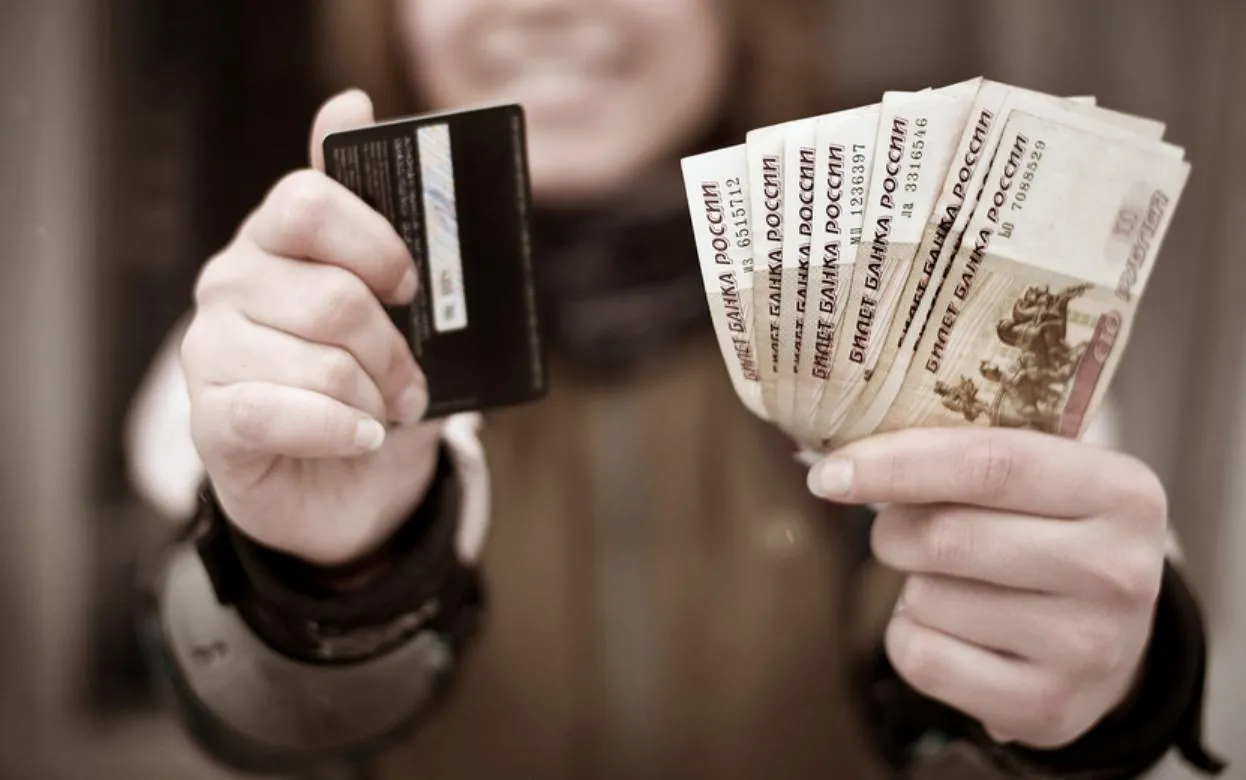 Жительница Ижевска чуть не перевела мошенникам 13 млн рублей