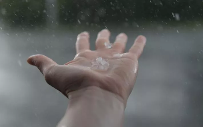 Жителей Удмуртии предупредили о грозах с градом