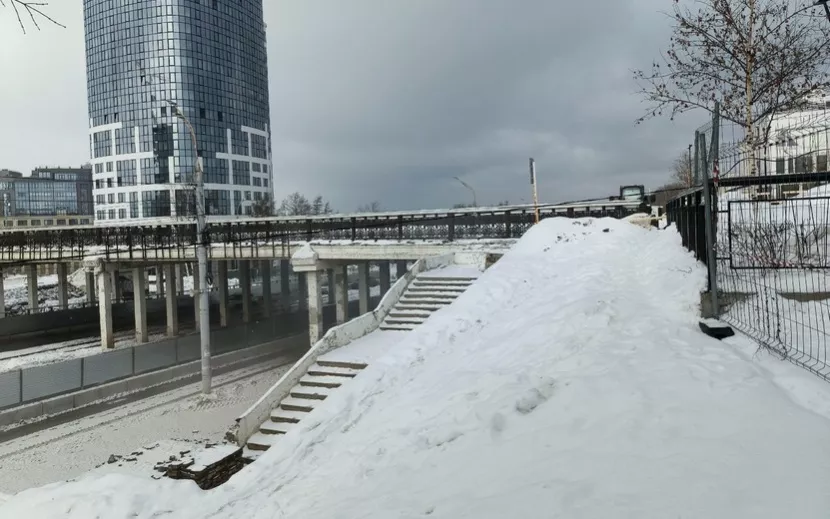 Ремонт пешеходного моста через ул. Карла Маркса. Фото: Дарья Трищенкова