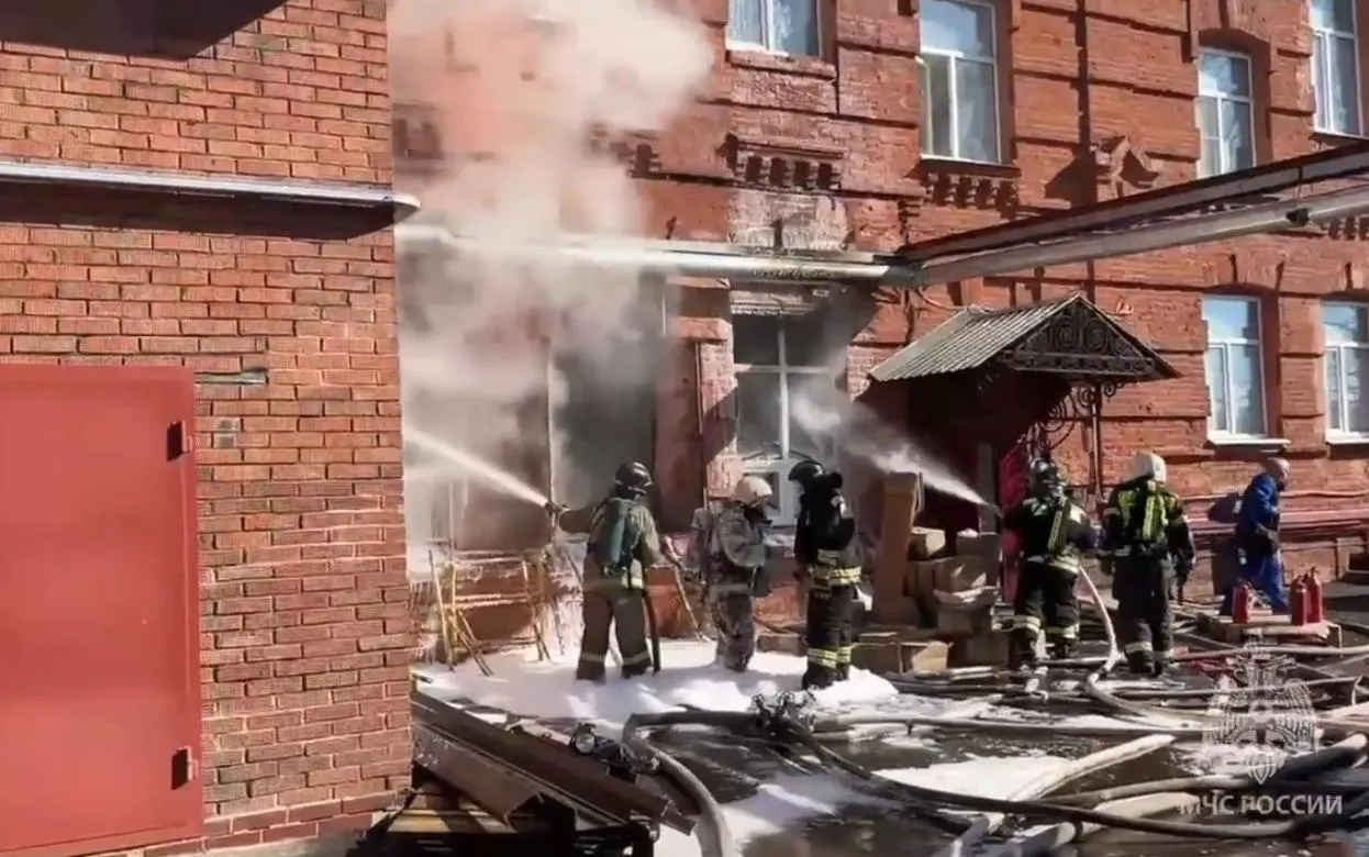 Ликероводочный завод загорелся в Глазове