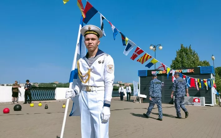 Фотофакт: в Ижевске отметили День военно-морского флота