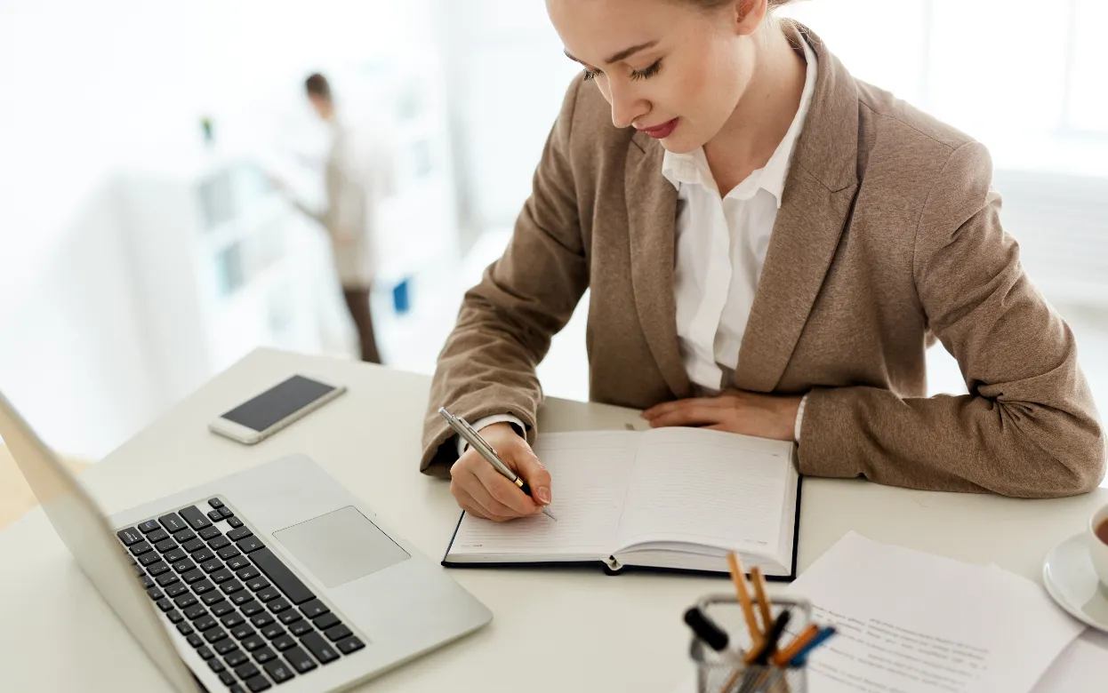 ВТБ выяснил самые частые запросы бизнеса к бухгалтеру в 2025 году