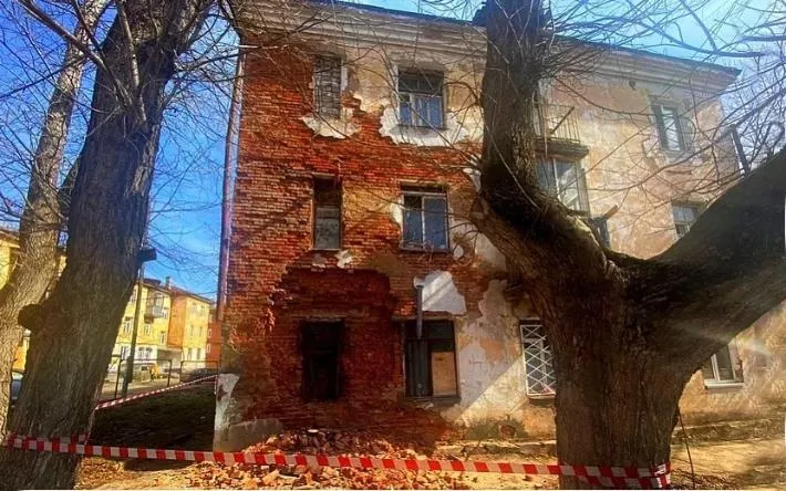 Следователи в Удмуртии проверят качество ремонта в доме с обрушившейся стеной