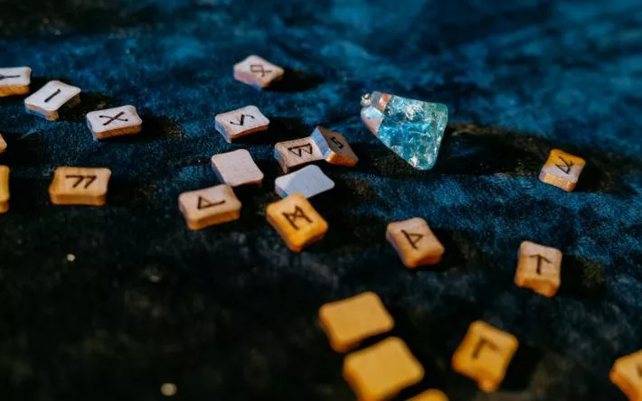 Гадание на рунах онлайн – что предсказывают древние знаки на неделю с 21 по 27 августа