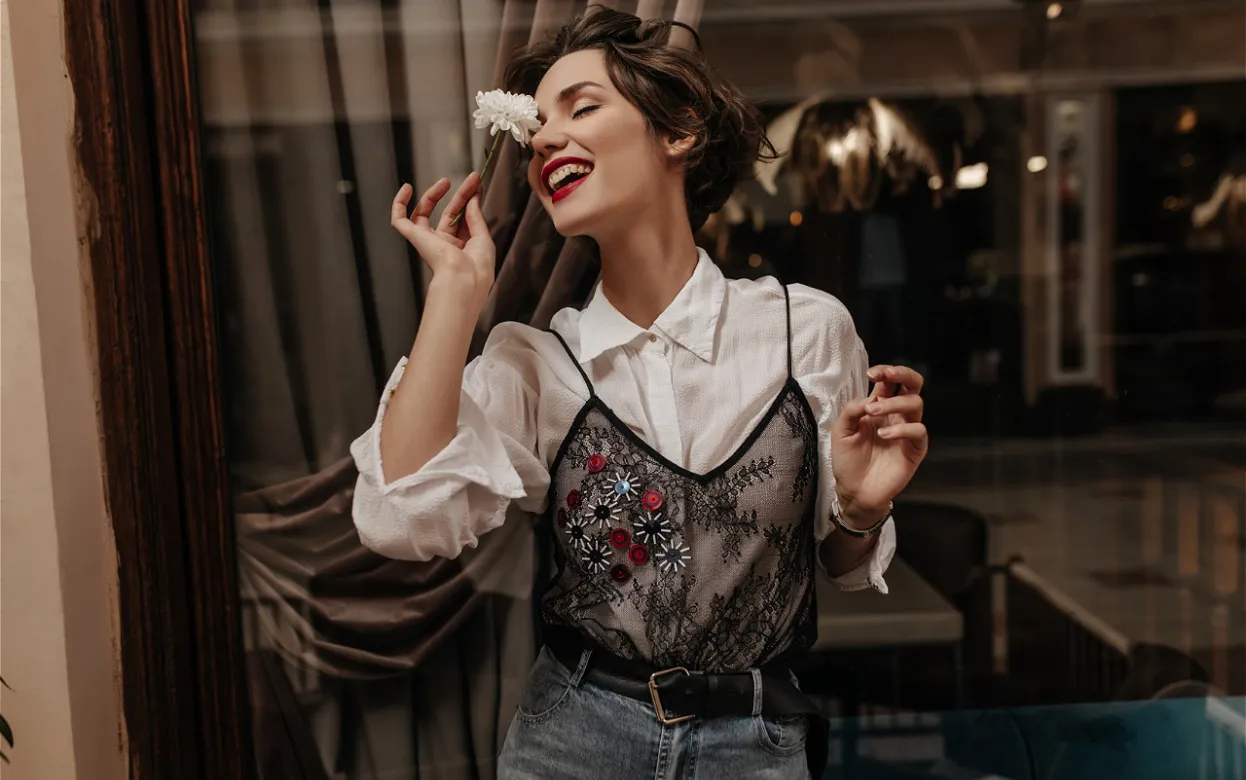 Никто не смотрит: что на самом деле думают о женщинах, которые ходят куда-то одни