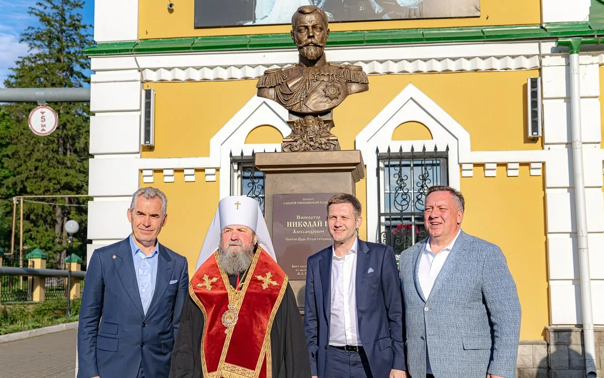 Фотофакт: бюст императора Николая II открыли в Ижевске