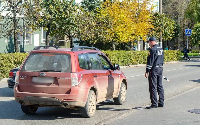 Водитель в Удмуртии протащил по асфальту двух полицейских