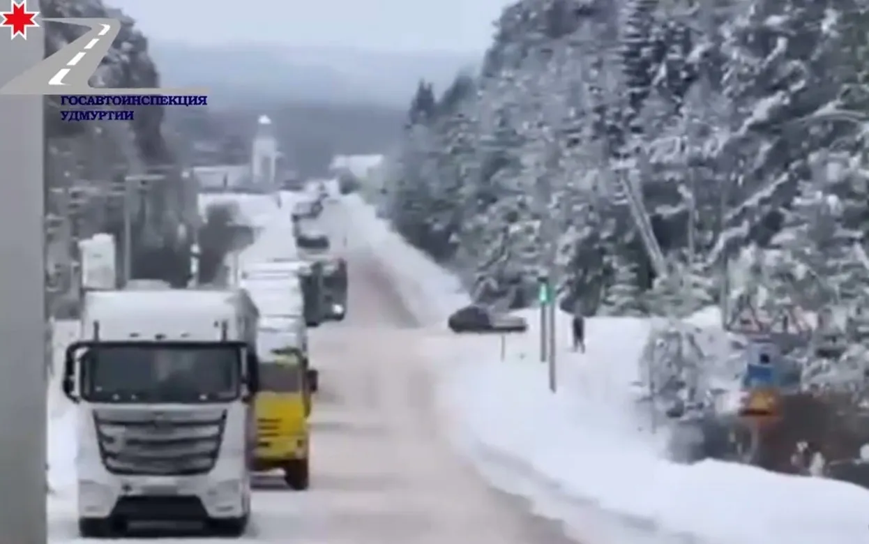 Фуры встали на объездной Воткинска