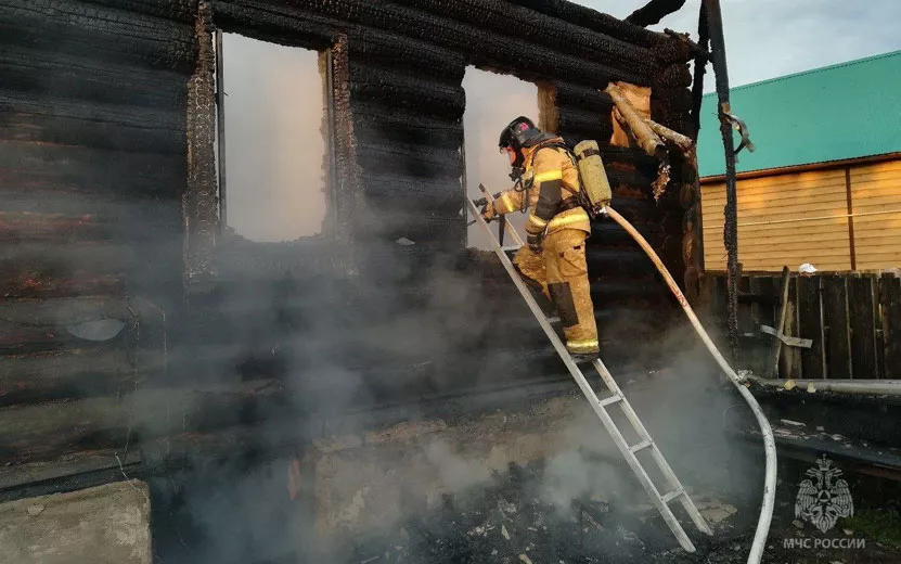 Дом с верандой полностью сгорел в Камбарском районе Удмуртии